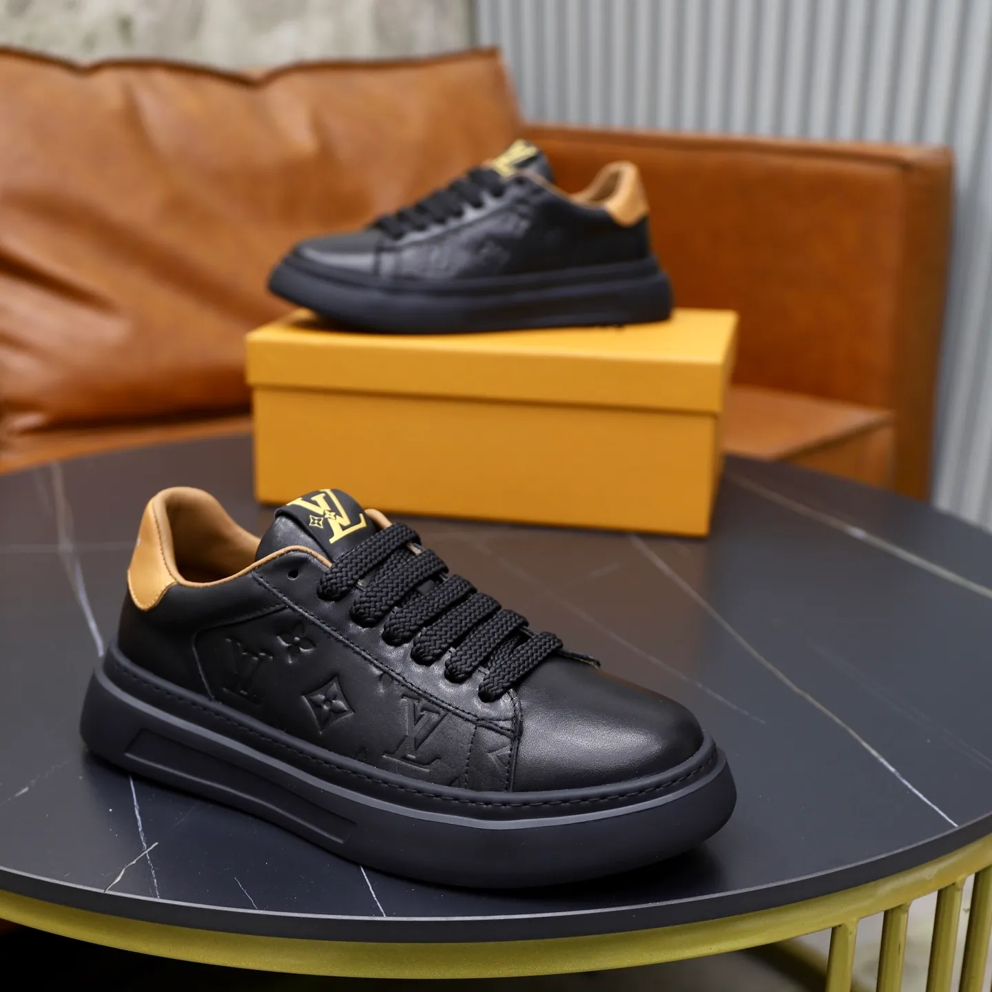 Ex-factory price: 460💰🙅‍♂️🙅‍♂️🙅‍♂️ Brand: LV Louis Vuitton Standard code: 38-44 (45 customized) Grade: Same as the official website Material: Original cowhide fabric Comfortable cowhide lining Increased lightness, wear-resistant and soft outsole Style category: Men's fashionable casual shoes Running sneakers Distinguished luxury brand elements Top luxury Color: actual picture color